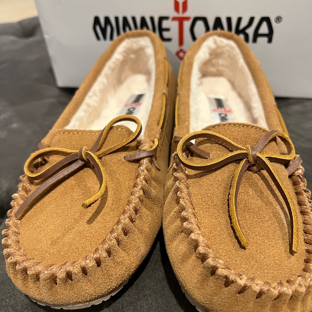 Brand New Minnetonka Jr Trapper Moccassin